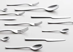 Alessi Gebaksvork Ovale - REB09/16 - Door Ronan & Erwan Bouroullec -Exporteren Kook Geur Winkel dezeen Ovale cutlery by Ronan and Erwan Bouroullec for Alessi 12 1 1