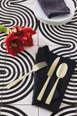 Sambonet Bestekset Flat - Champagne - 24 Delig / 6 Personen 10 Sambonet Bestekset Flat - Champagne - 24 Delig / 6 Personen -Exporteren Kook Geur Winkel sambonet bestekset flat champagne sfeer3