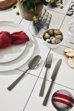 Sambonet Bestekset Flat - Zwart - 24 Delig / 6 Personen -Exporteren Kook Geur Winkel sambonet bestekset flat zwart sfeer3